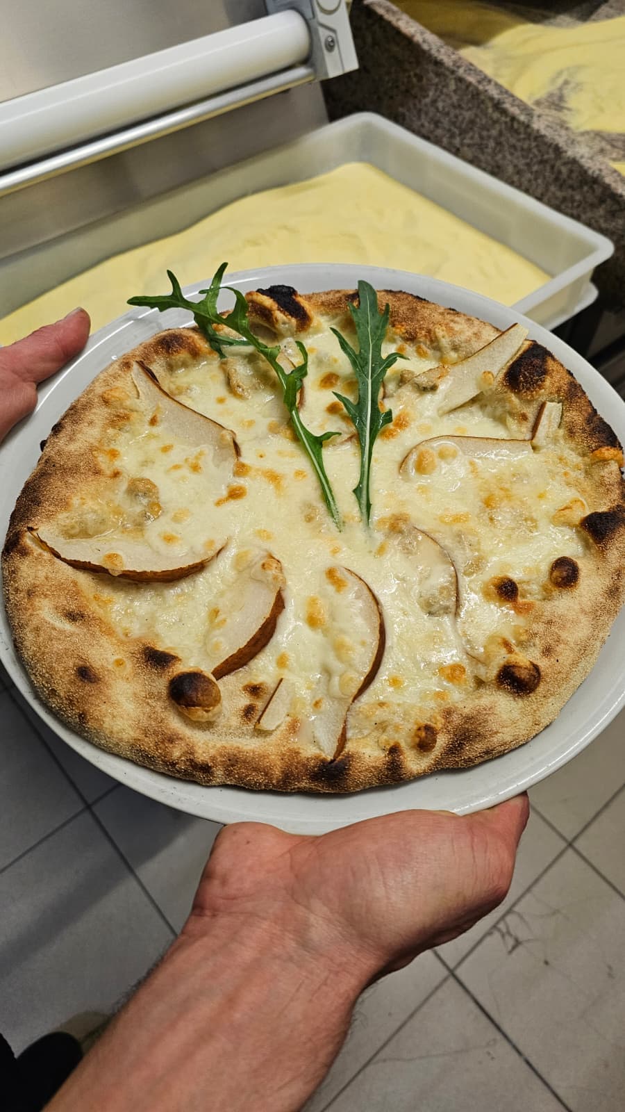 Pizza bianca con pere