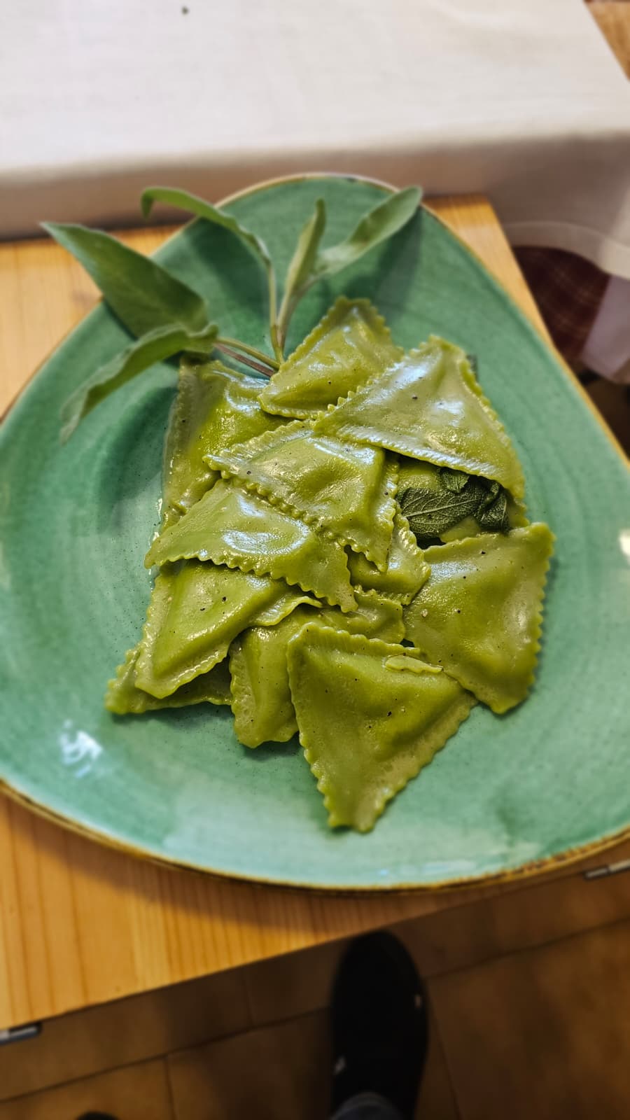 Ravioli verdi burro e salvia