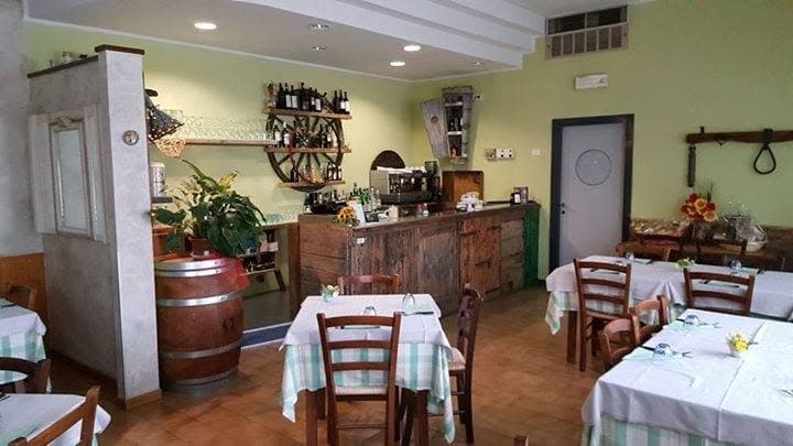 Il bar e la sala del ristorante